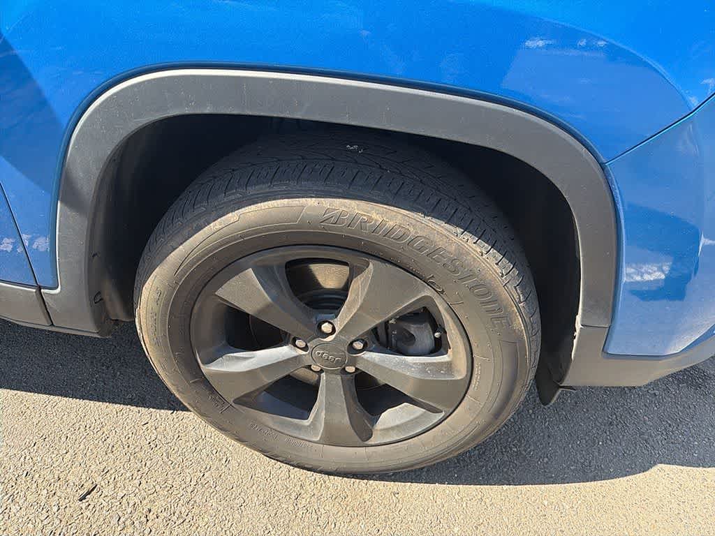 Thumbnail: 2020 Jeep Cherokee - 13