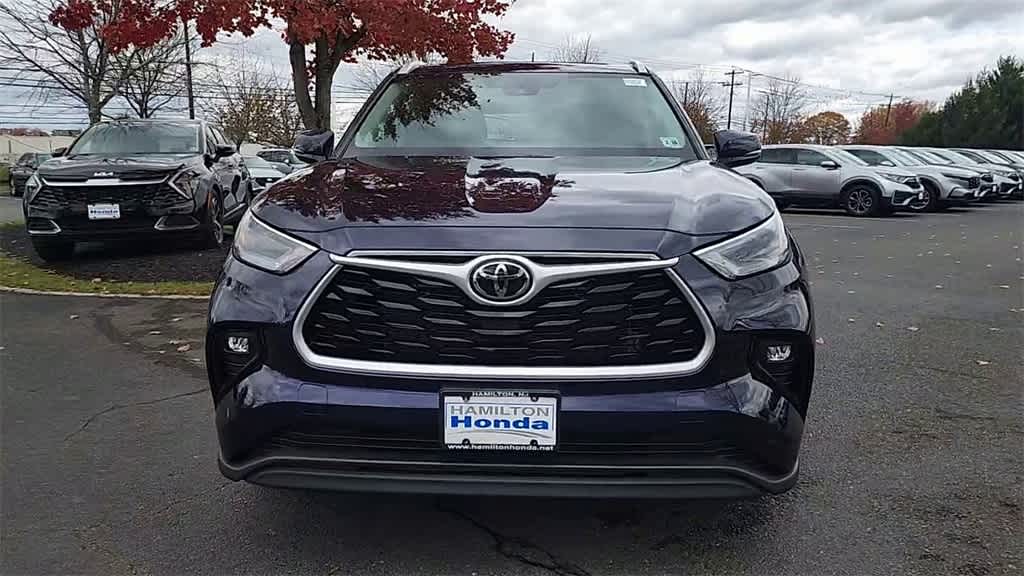 Thumbnail: 2023 Toyota Highlander - 3