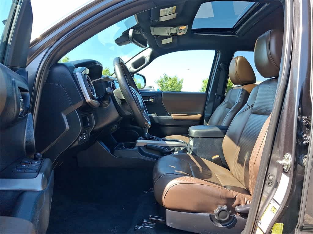 Thumbnail: 2019 Toyota Tacoma - 11