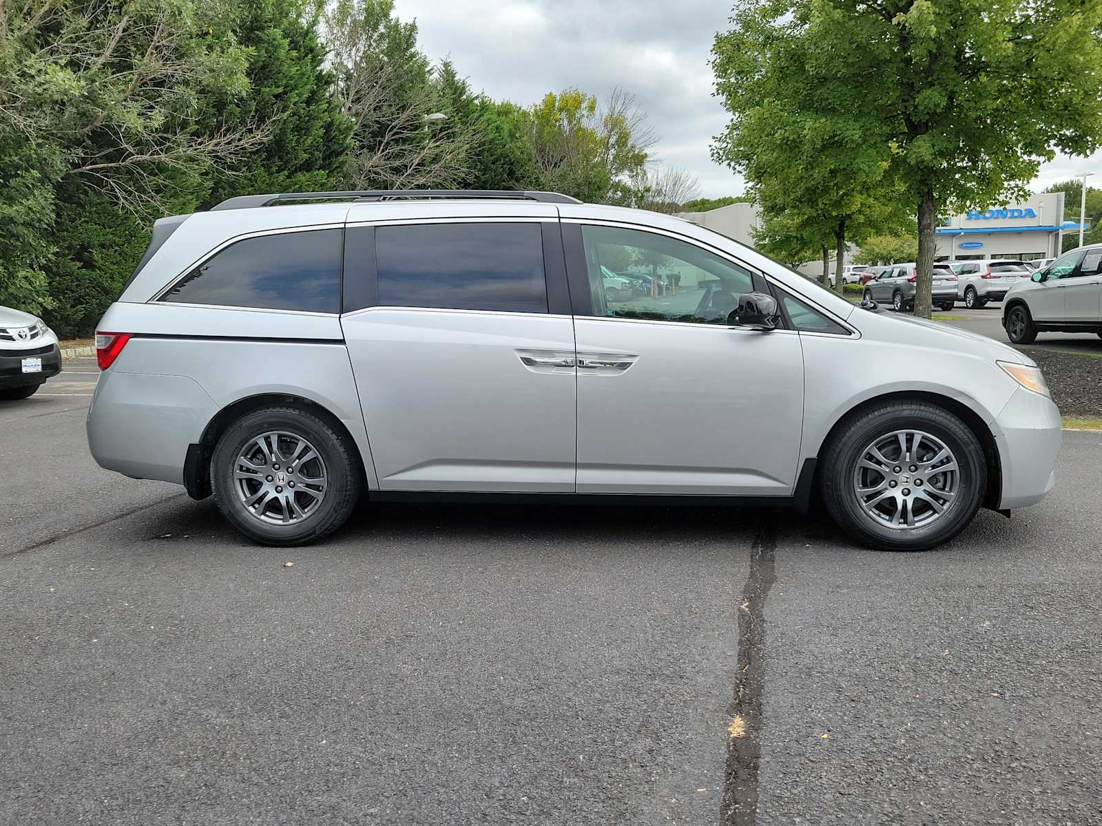 Thumbnail: 2012 Honda Odyssey - 16