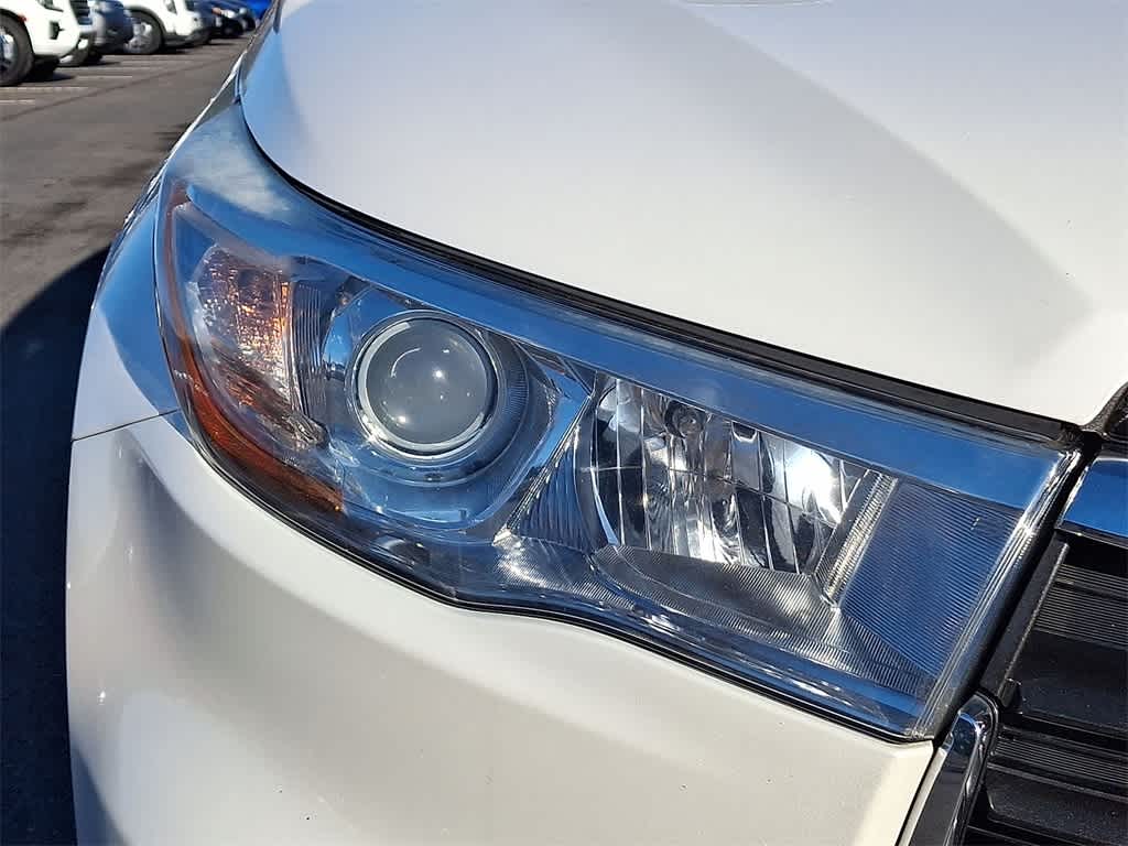 Thumbnail: 2016 Toyota Highlander - 27