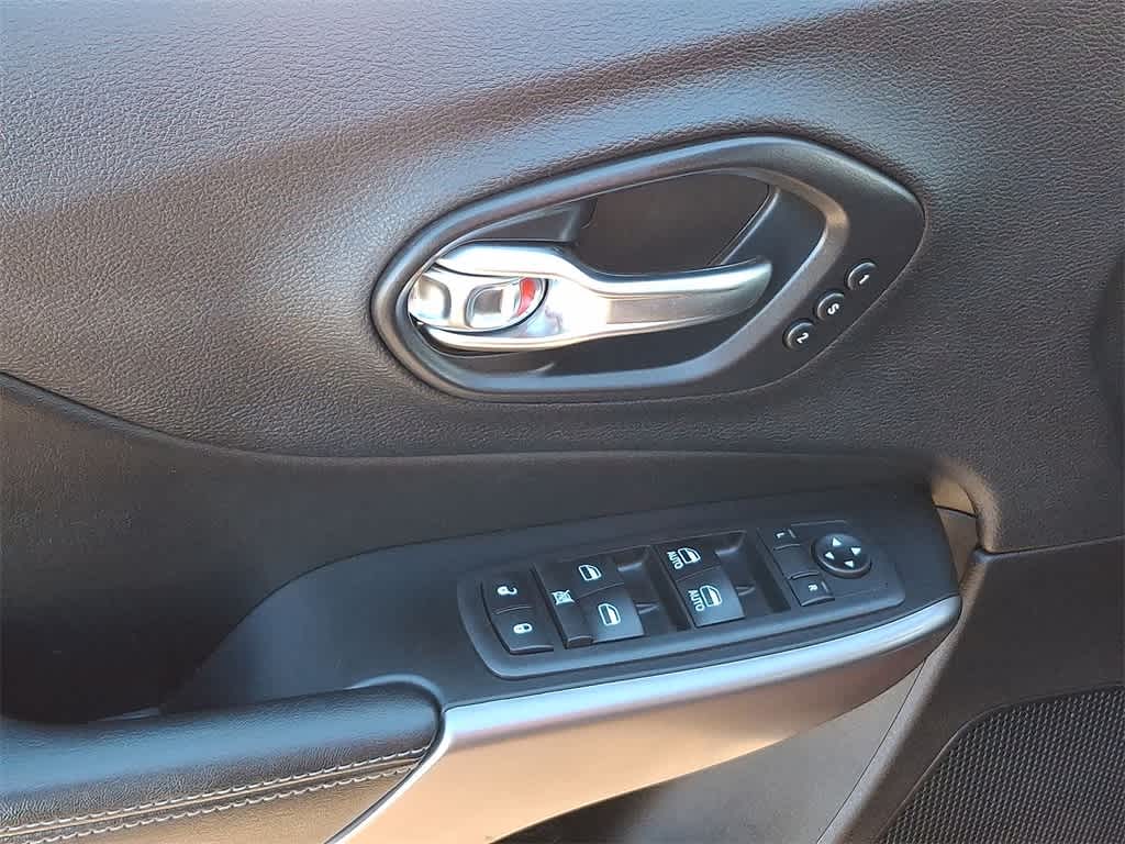 Thumbnail: 2019 Jeep Cherokee - 10