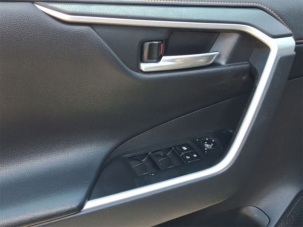 Thumbnail: 2019 Toyota RAV4 - 10