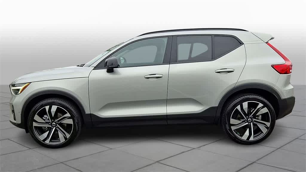 Thumbnail: 2023 Volvo XC40 - 5