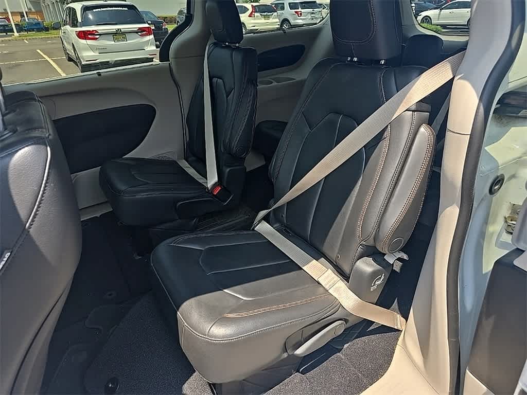 Thumbnail: 2017 Chrysler Pacifica - 7