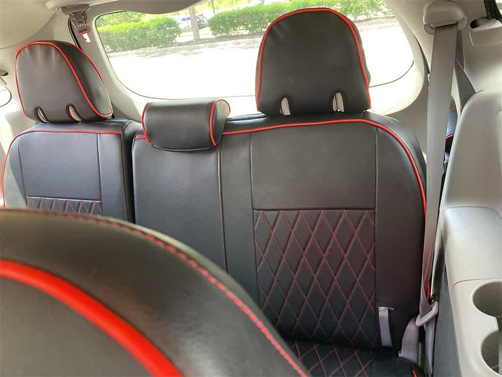 Thumbnail: 2015 Toyota Sienna - 8
