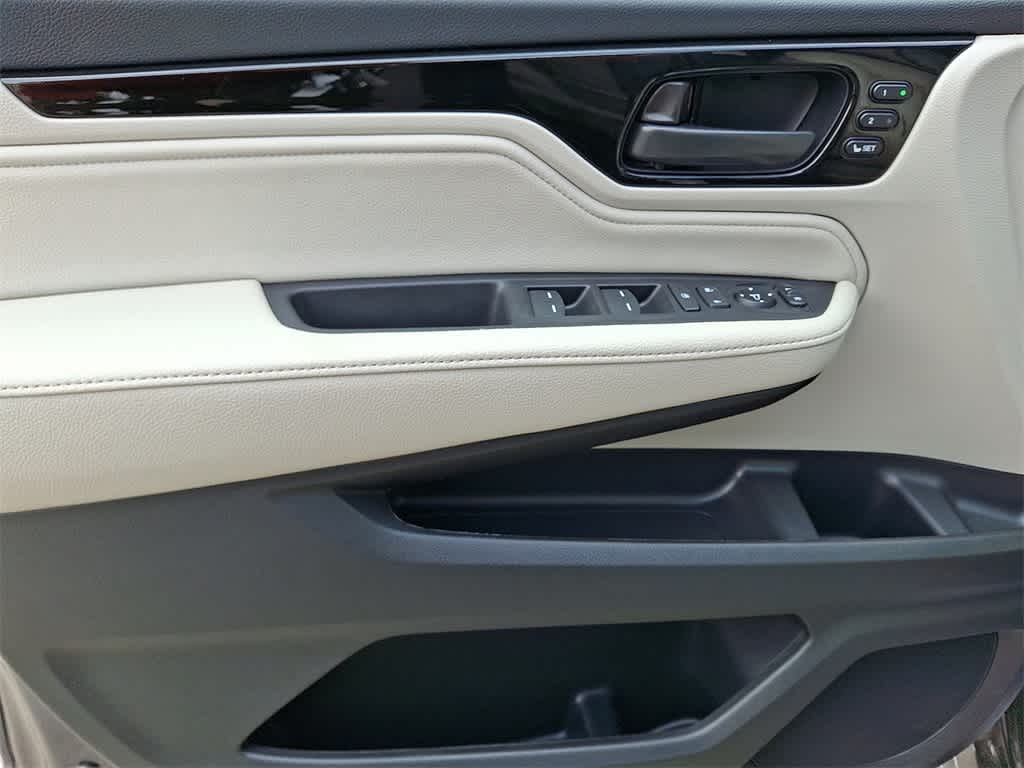 2025 Honda Odyssey Touring 12