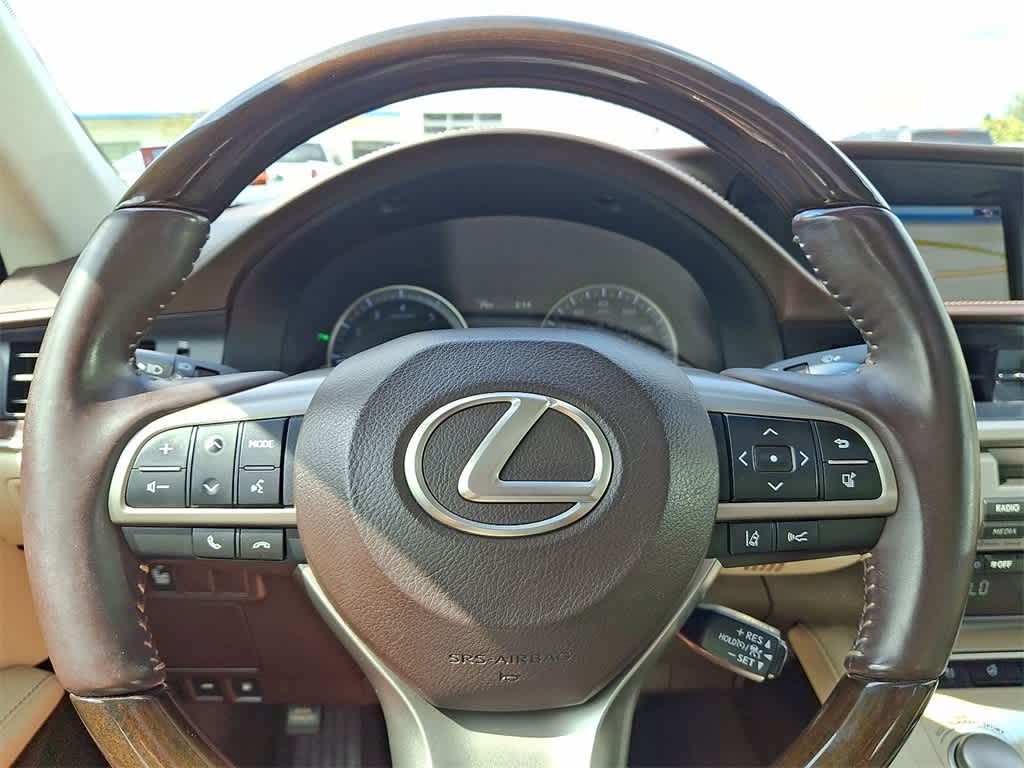 Thumbnail: 2016 Lexus ES - 16