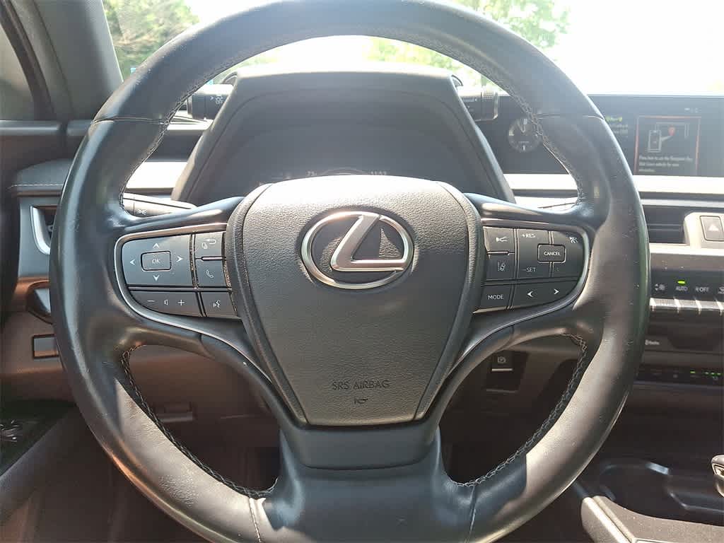 Thumbnail: 2019 Lexus UX - 8