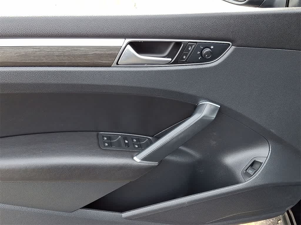 Thumbnail: 2018 Volkswagen Passat - 10