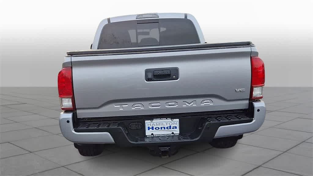 Thumbnail: 2017 Toyota Tacoma - 7