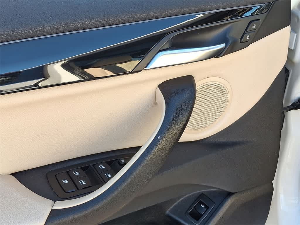 Thumbnail: 2016 BMW X1 - 10