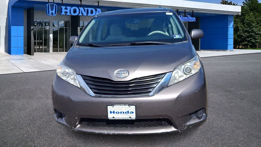 Thumbnail: 2011 Toyota Sienna - 3