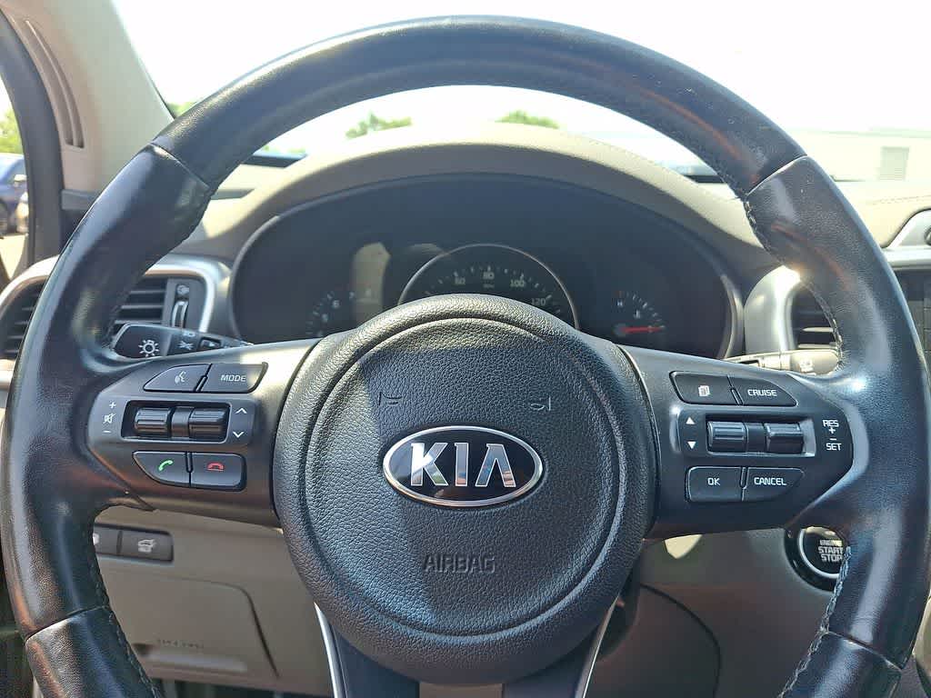 Thumbnail: 2016 Kia Sorento - 16
