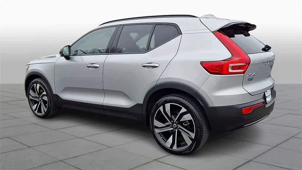 Thumbnail: 2023 Volvo XC40 - 6