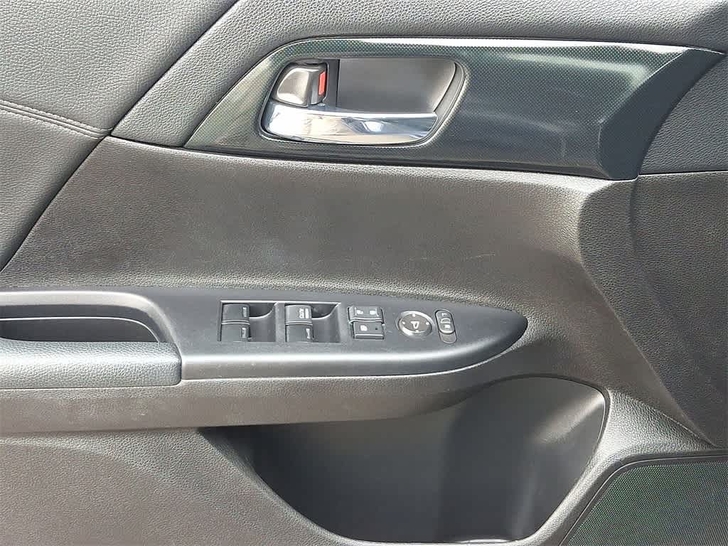 Thumbnail: 2015 Honda Accord - 10