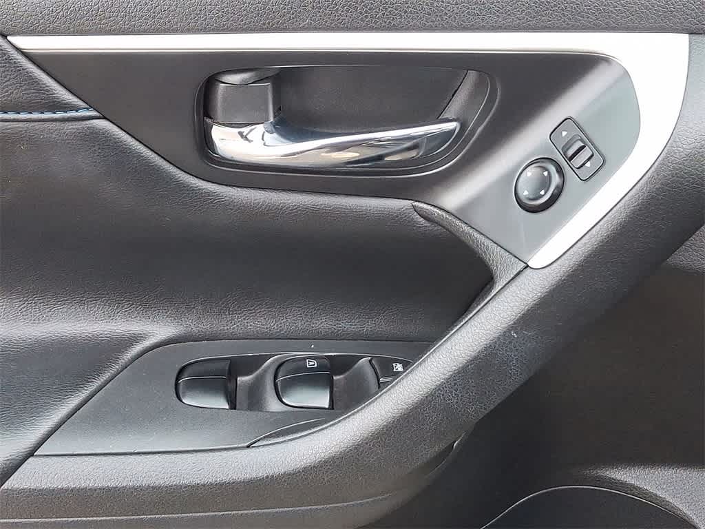 Thumbnail: 2018 Nissan Altima - 10