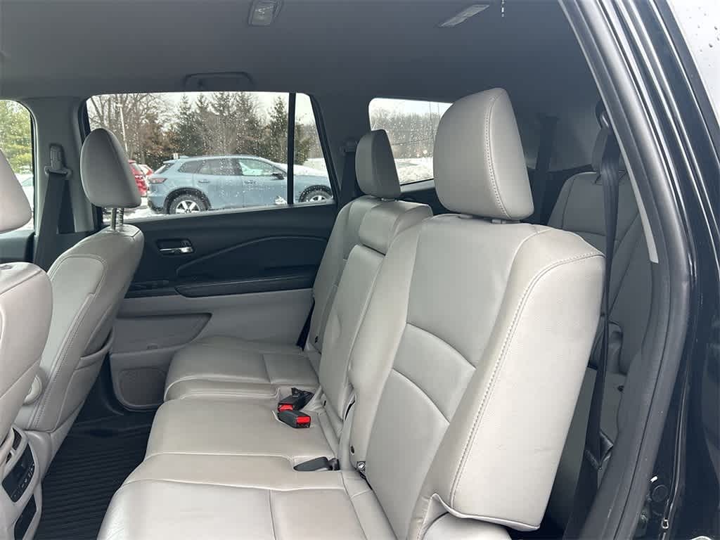 Thumbnail: 2016 Honda Pilot - 9