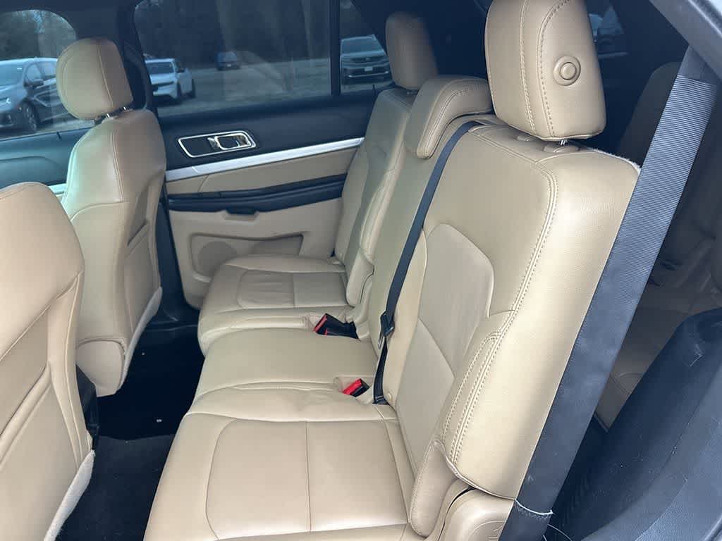 Thumbnail: 2016 Ford Explorer - 14