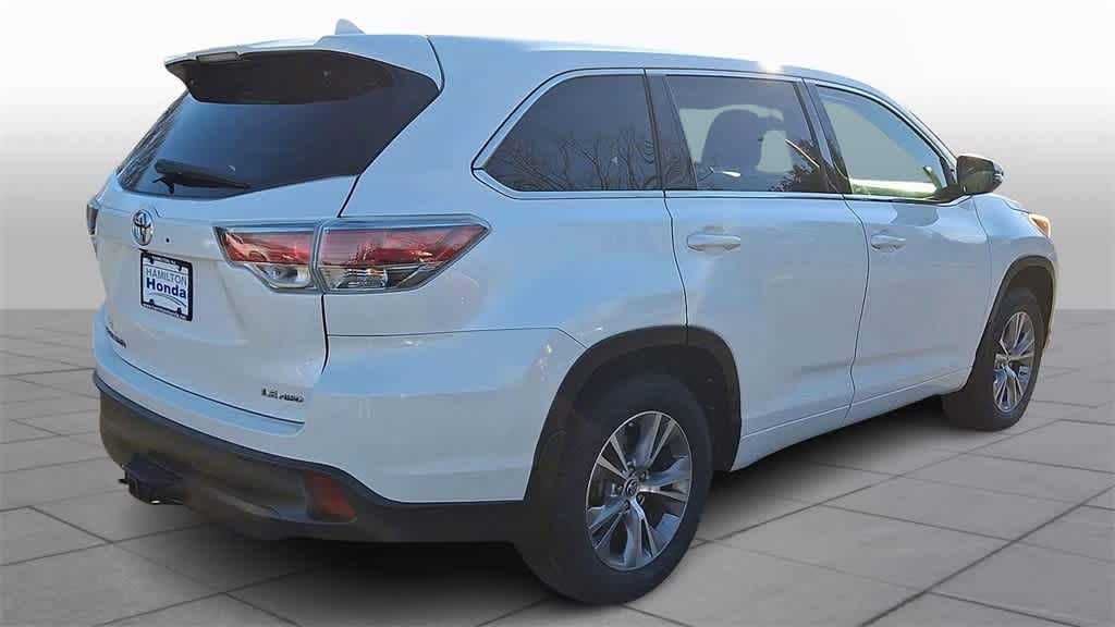 Thumbnail: 2016 Toyota Highlander - 8