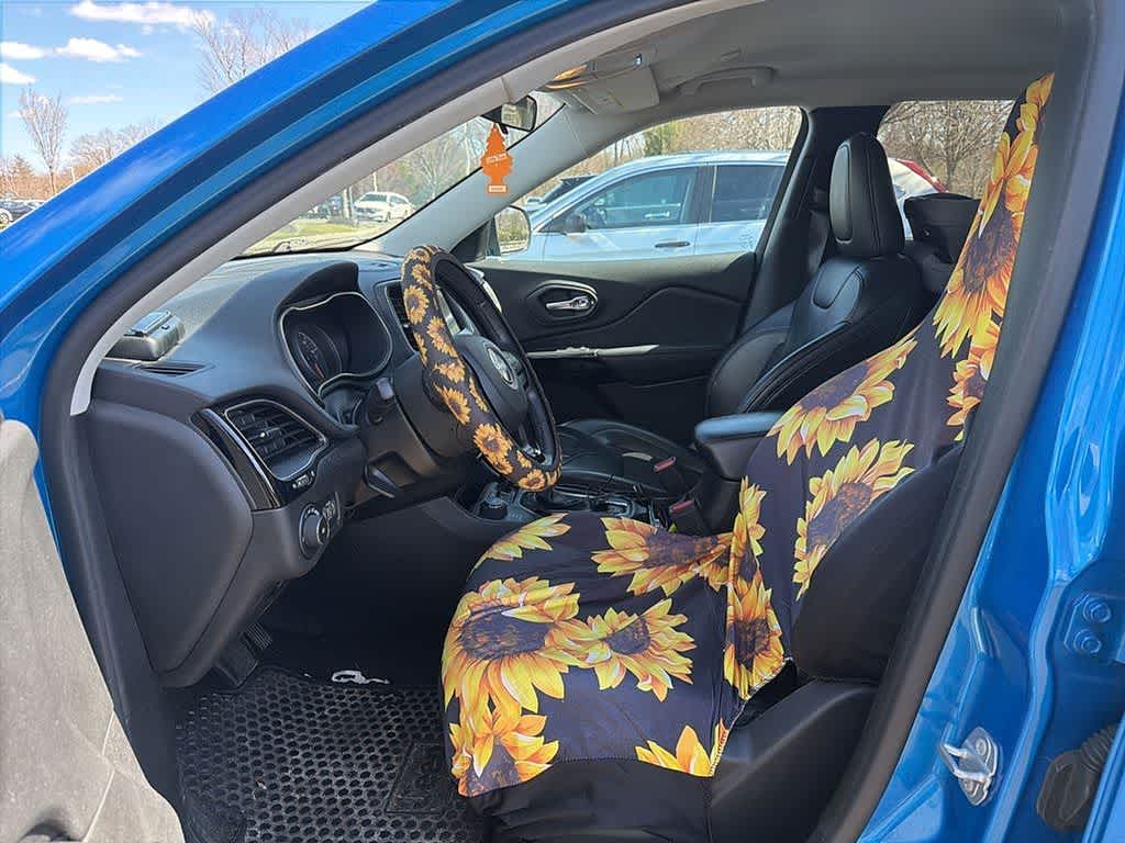 Thumbnail: 2020 Jeep Cherokee - 17