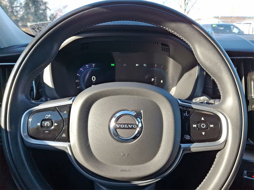 Thumbnail: 2022 Volvo XC60 - 16