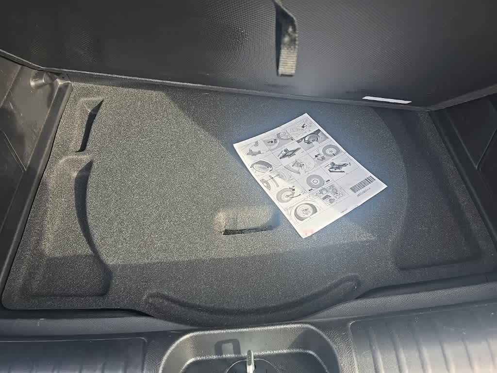 Thumbnail: 2019 Jeep Cherokee - 12