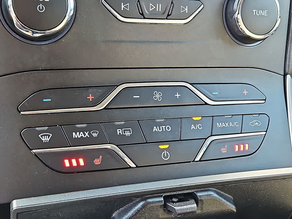 Thumbnail: 2020 Ford Edge - 25