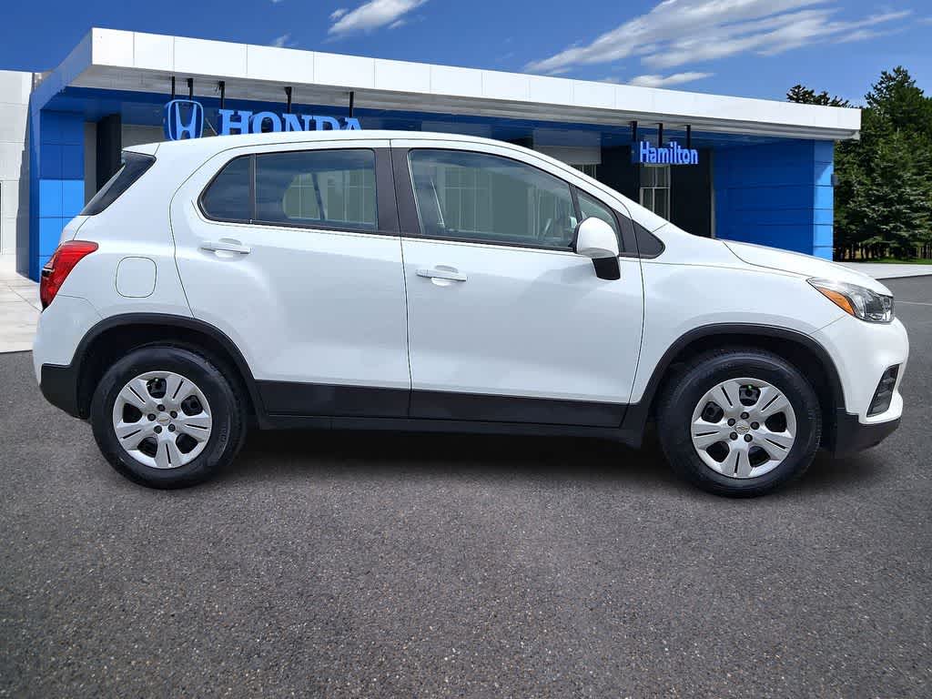 Thumbnail: 2017 Chevrolet Trax - 25