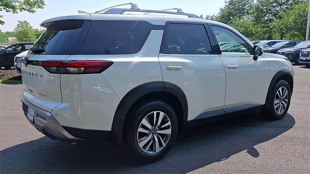 2023 Nissan Pathfinder SL 8