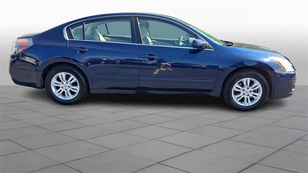 Thumbnail: 2011 Nissan Altima - 9