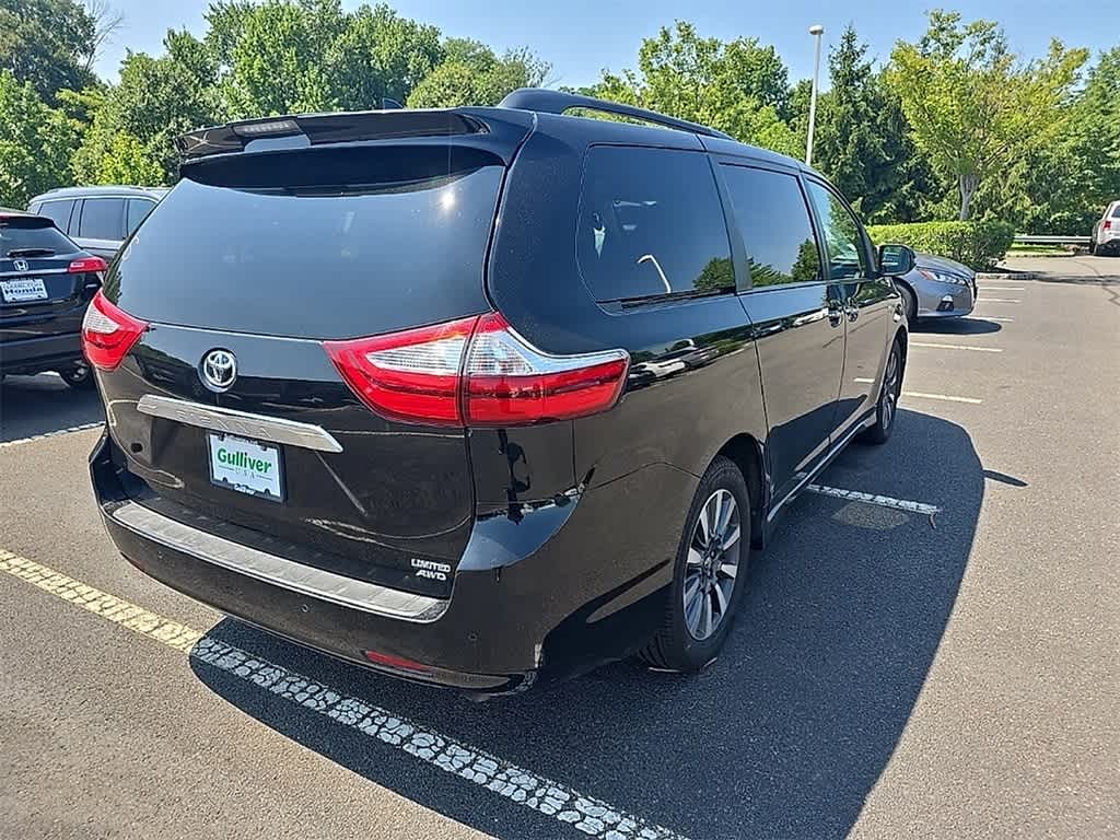 Thumbnail: 2018 Toyota Sienna - 4