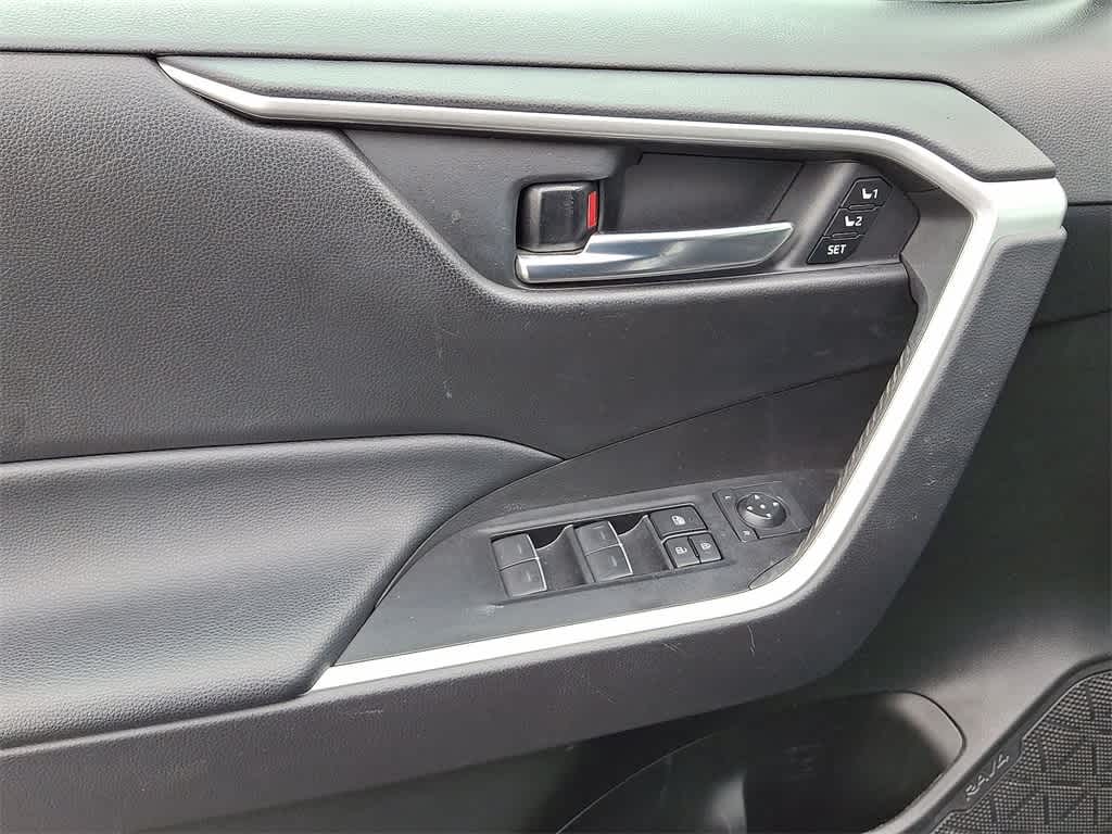 Thumbnail: 2022 Toyota RAV4 - 9