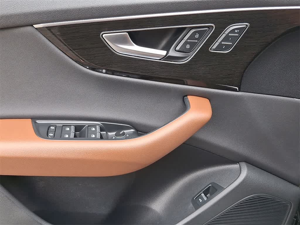 Thumbnail: 2020 Audi Q8 - 10