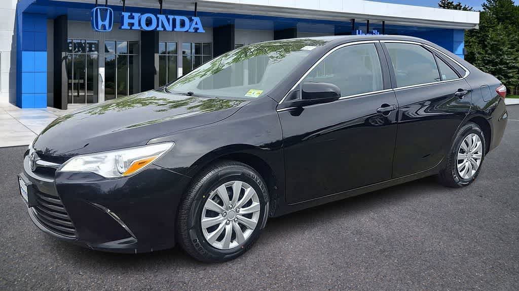 Thumbnail: 2017 Toyota Camry - 4