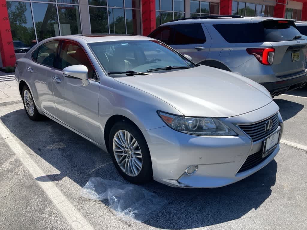 Thumbnail: 2013 Lexus ES - 3