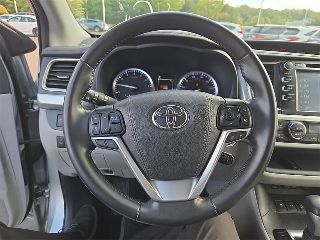 Thumbnail: 2019 Toyota Highlander - 16