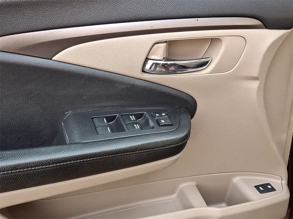 Thumbnail: 2018 Honda Pilot - 10