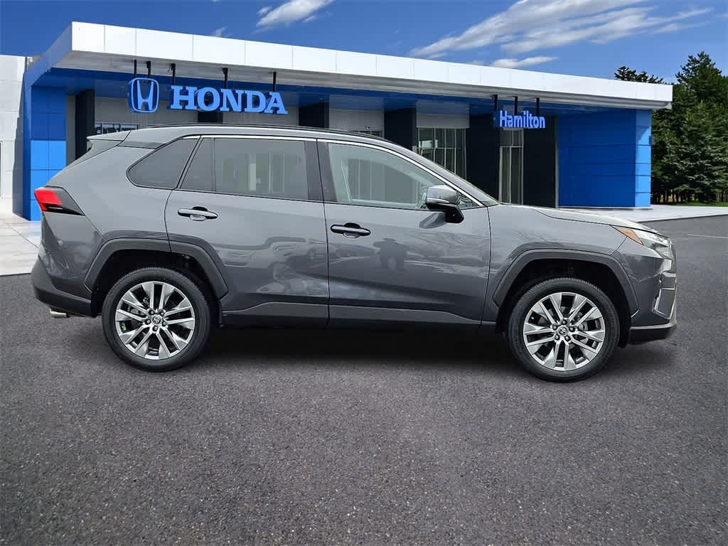 Thumbnail: 2022 Toyota RAV4 - 21