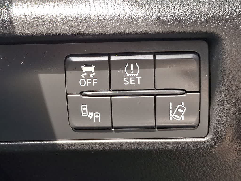 Thumbnail: 2017 Mazda MX-5 Miata - 7