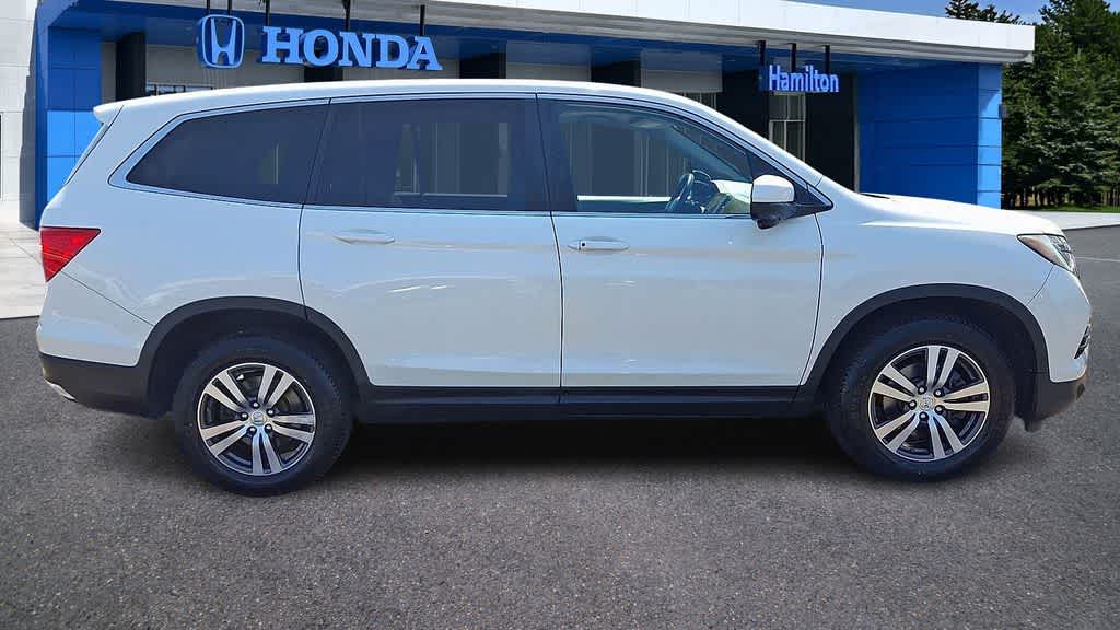 Thumbnail: 2017 Honda Pilot - 9