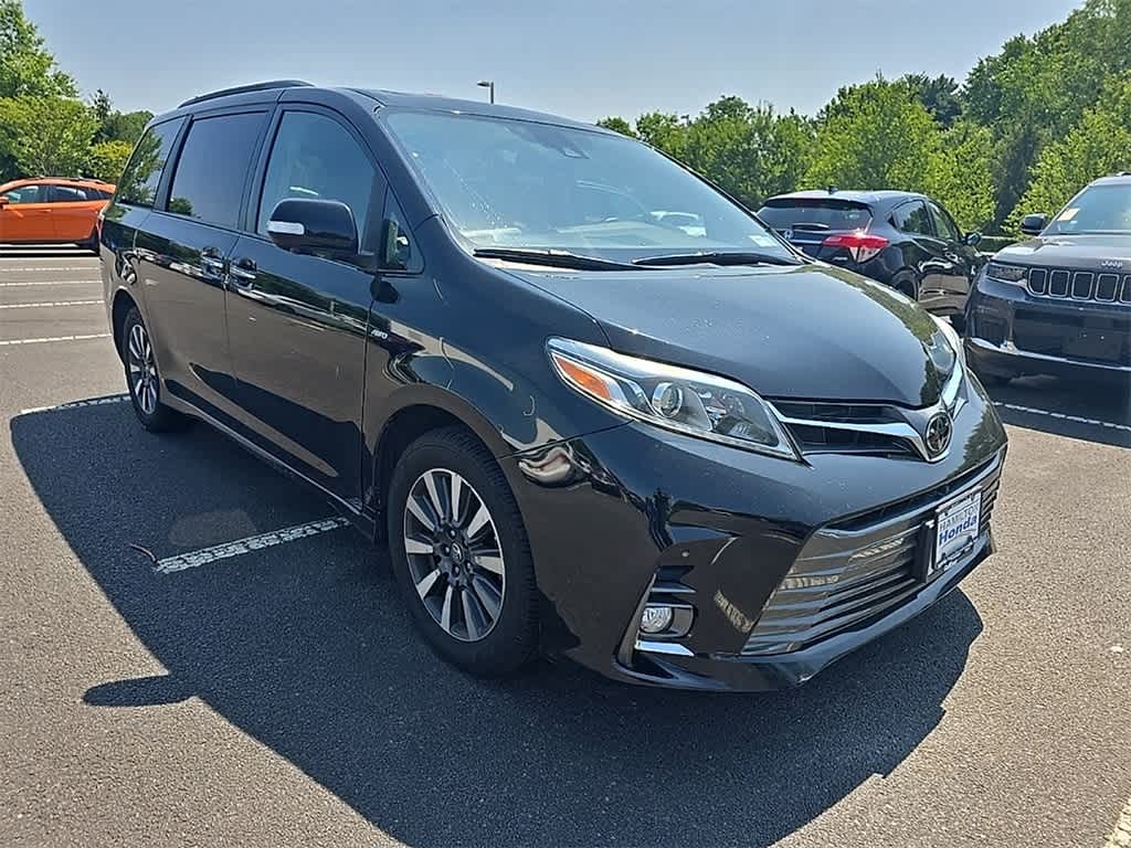 Thumbnail: 2018 Toyota Sienna - 3