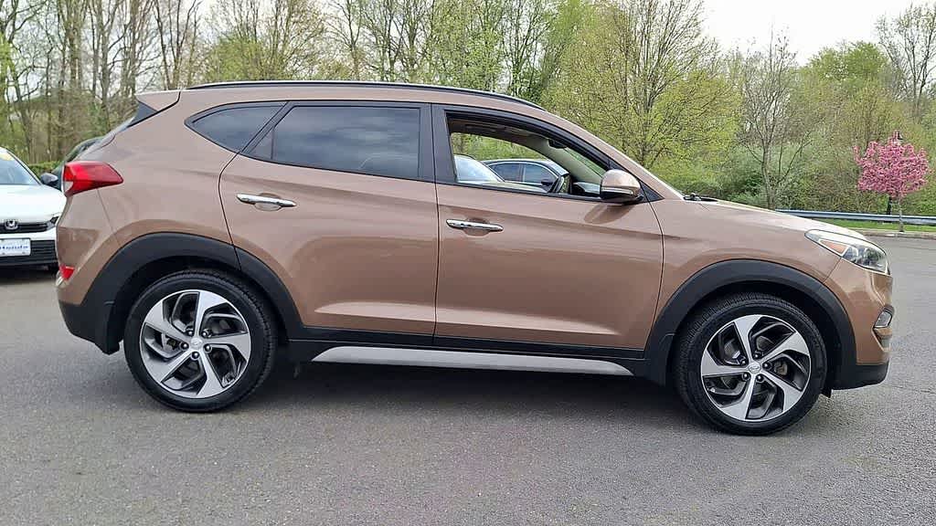 Thumbnail: 2017 Hyundai Tucson - 9