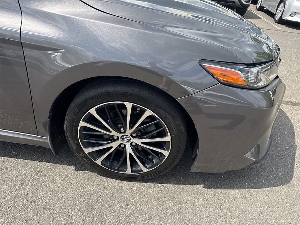Thumbnail: 2019 Toyota Camry - 4