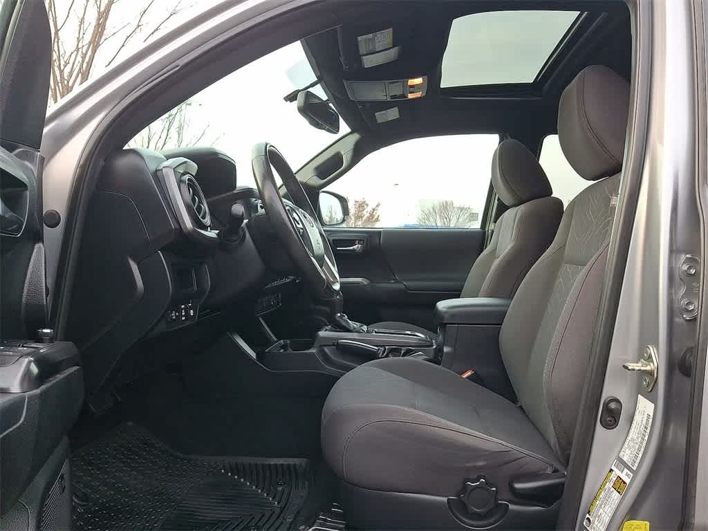 Thumbnail: 2017 Toyota Tacoma - 11