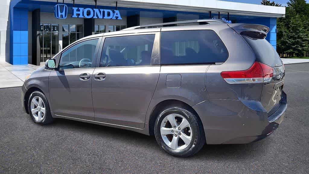 Thumbnail: 2011 Toyota Sienna - 6