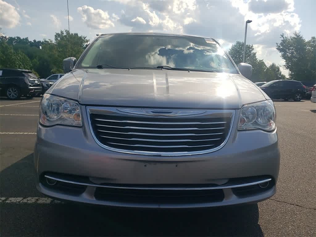 Thumbnail: 2016 Chrysler Town & Country - 2
