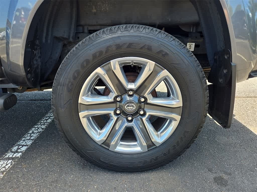 Thumbnail: 2019 Toyota Tacoma - 9