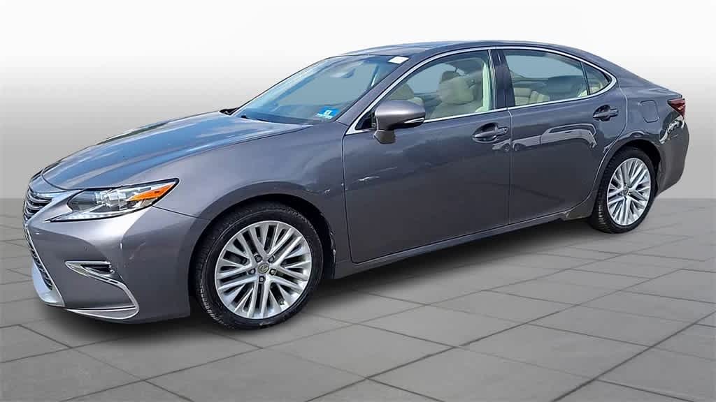 Thumbnail: 2016 Lexus ES - 4