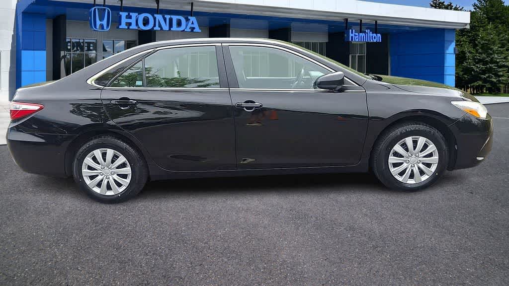 Thumbnail: 2017 Toyota Camry - 9